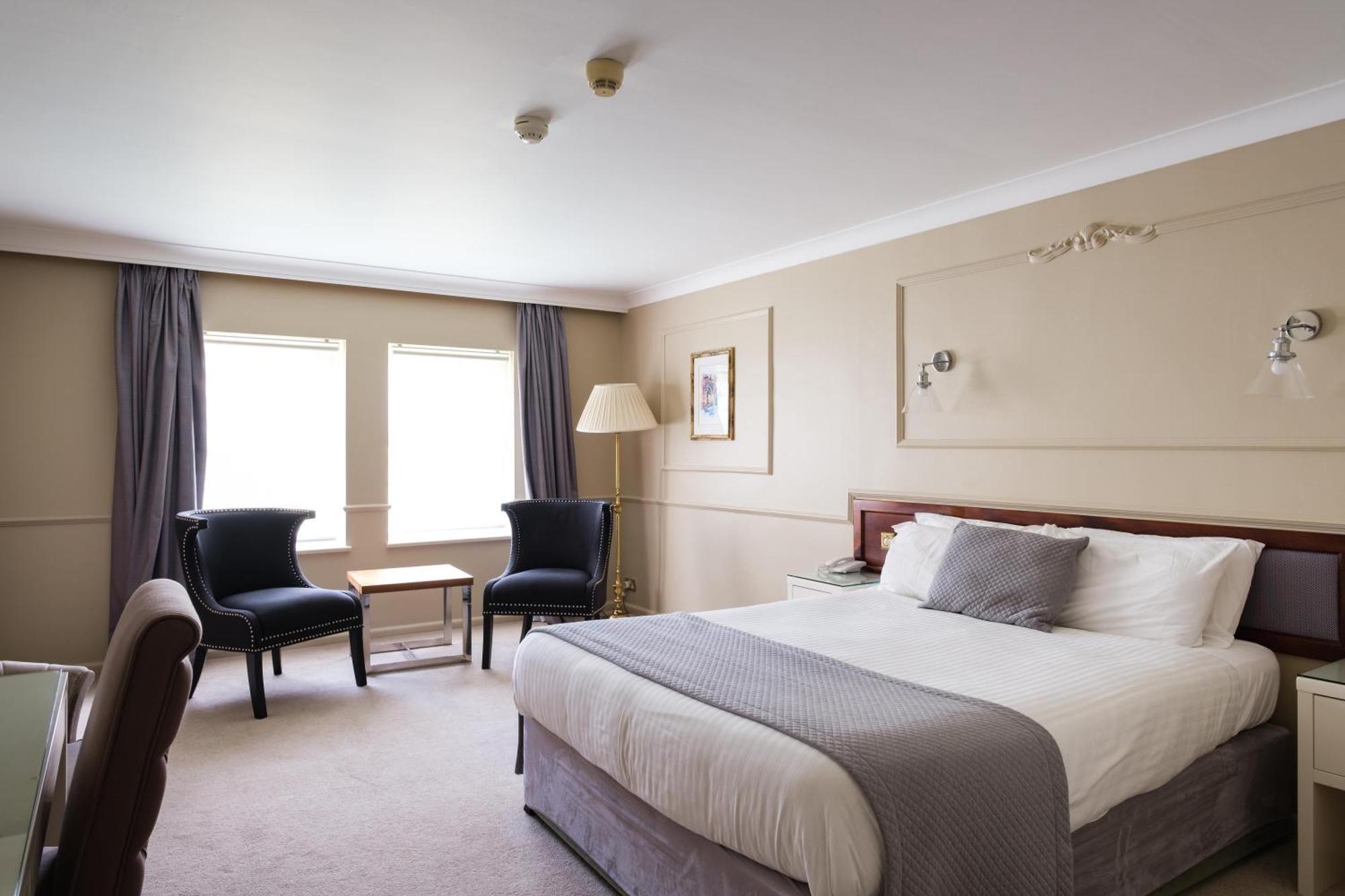 Hotel Moor Hall & 4*