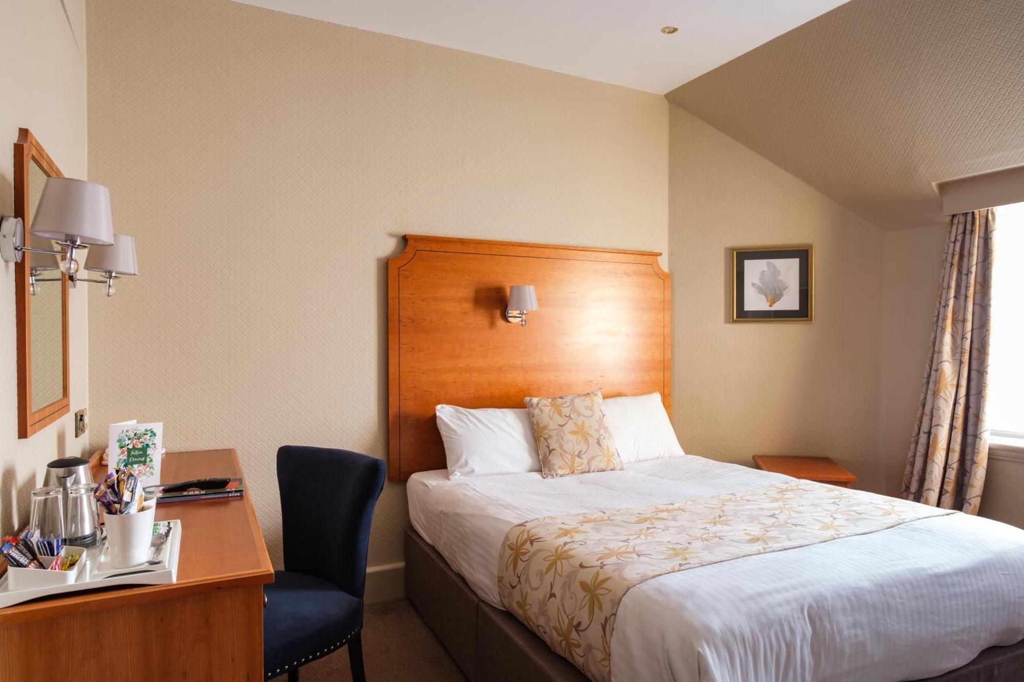 Moor Hall & 4*