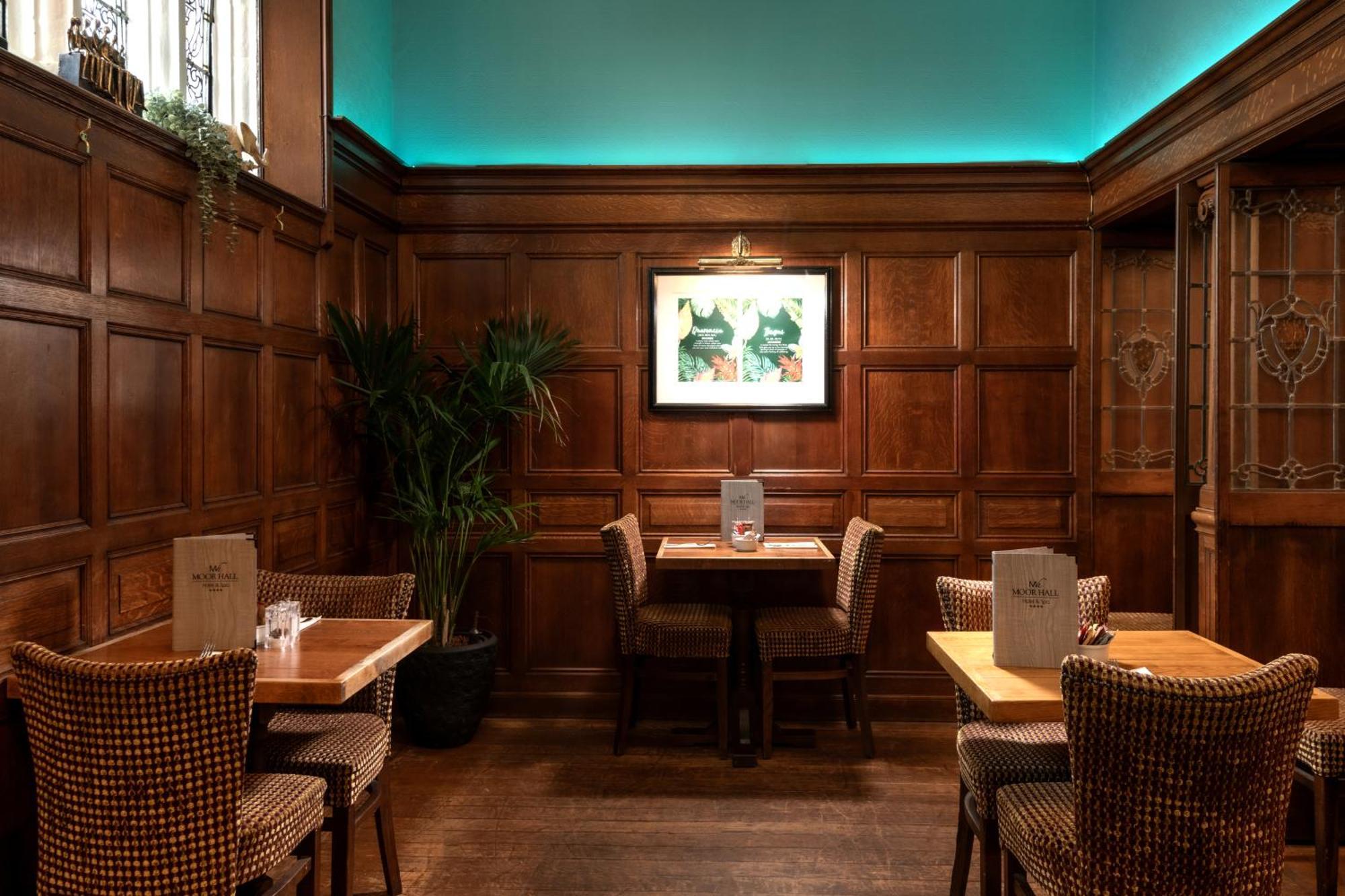 Hotel Moor Hall & 4*